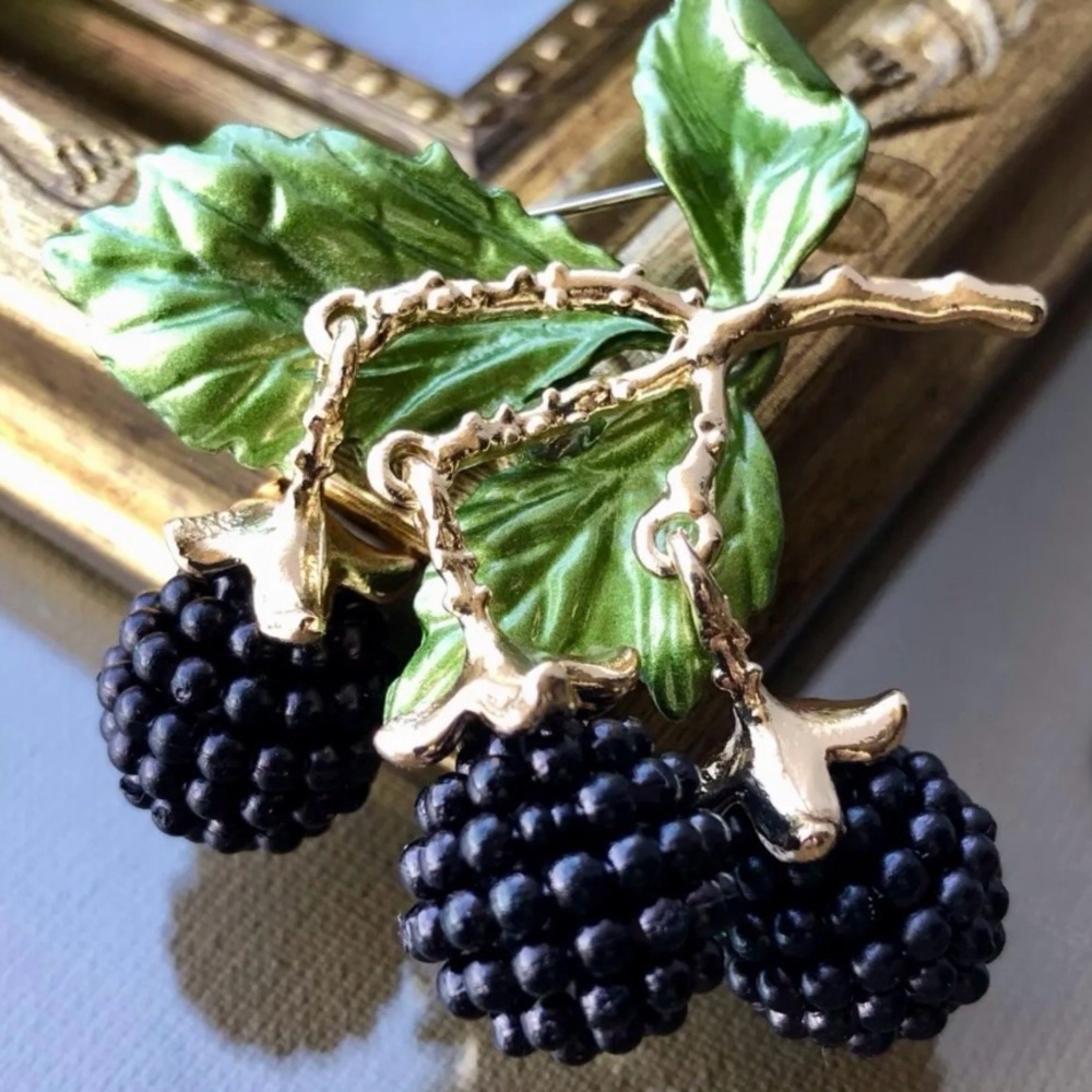 **Vintage Art Deco Style Realistic Blackberries Fruit Articulated Brooch